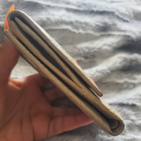 GUCCI Micro Guccissima Belt Buckle Compact Wallet - Picture 6 of 7